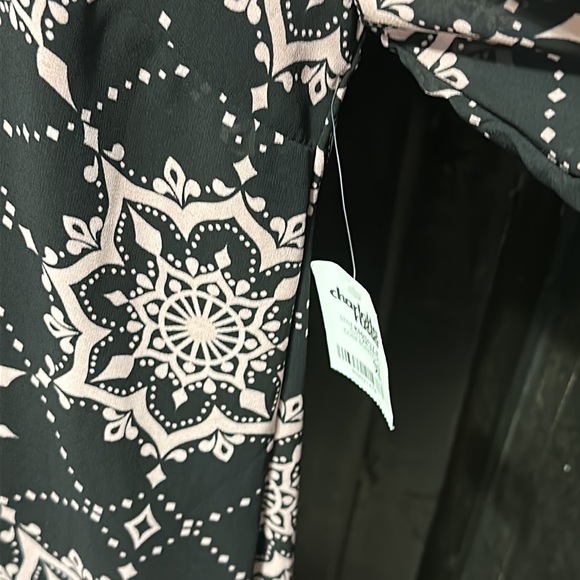 CHARLOTTE RUSSE Boho Long Slit Sleeves V-Neck Pink & Black Chiffon Flowy Dress. - Picture 9 of 11